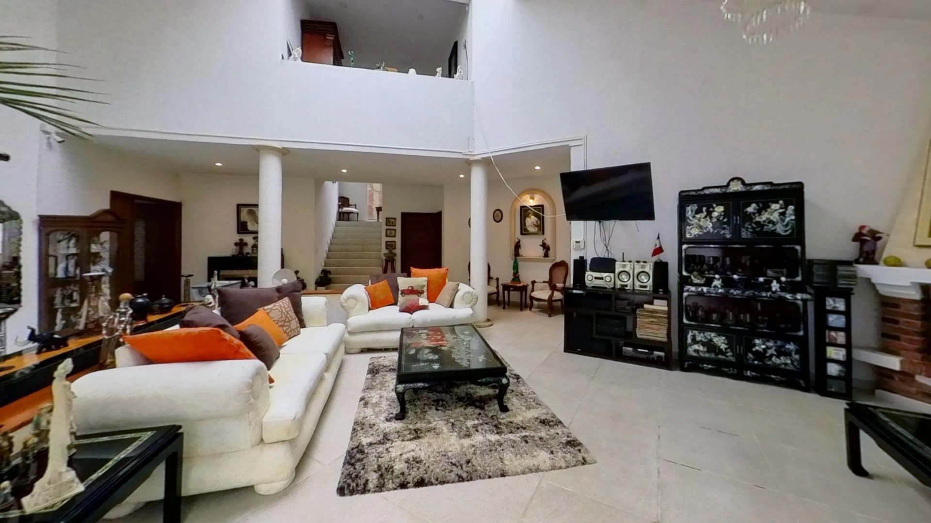 Hermosa y amplia residencia con bellos espacios verdes — foto 8
