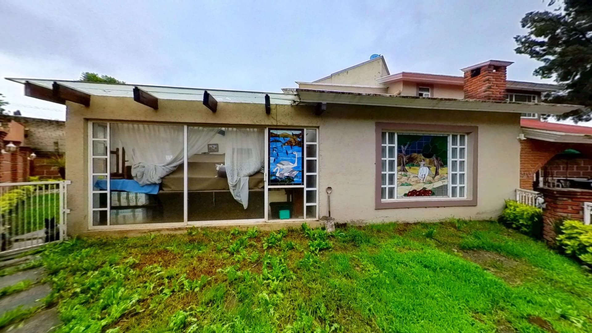 Hermosa y amplia residencia con bellos espacios verdes — foto 3