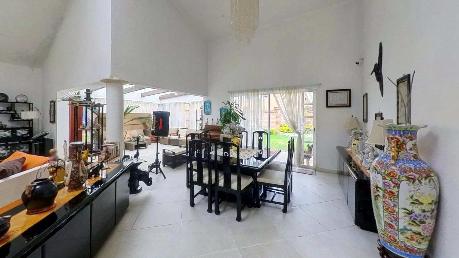 Hermosa y amplia residencia con bellos espacios verdes — foto 9
