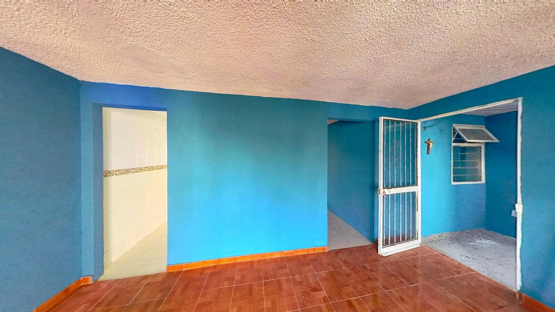 Casa amplia y bién iluminada con cochera — foto 8
