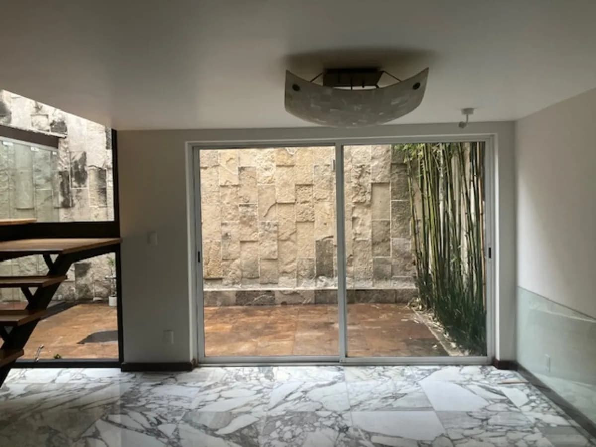 PRECIOSA CASA EN CONDOMINIO CON ACABADOS DE LUJO — foto 1