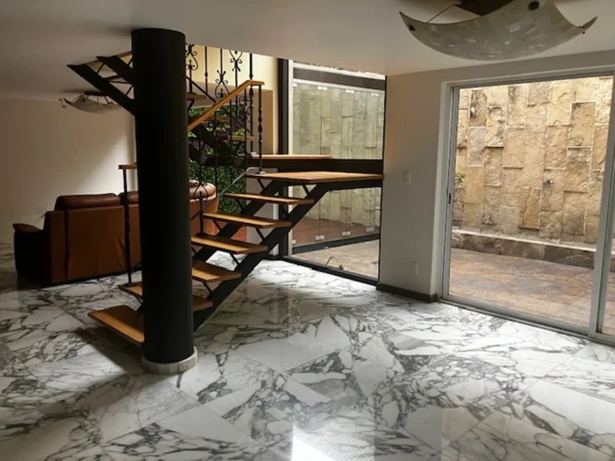 PRECIOSA CASA EN CONDOMINIO CON ACABADOS DE LUJO — foto 2