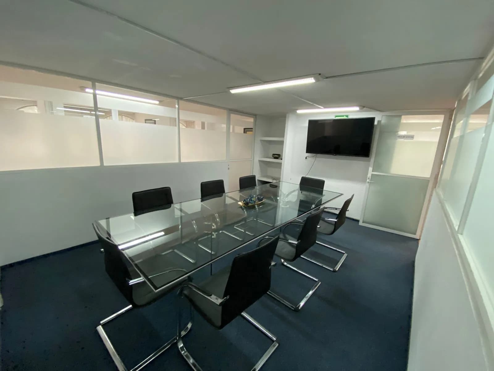 SALA DE JUNTAS 8 SUCURSALES TU DECDIDES DONDE — foto 3