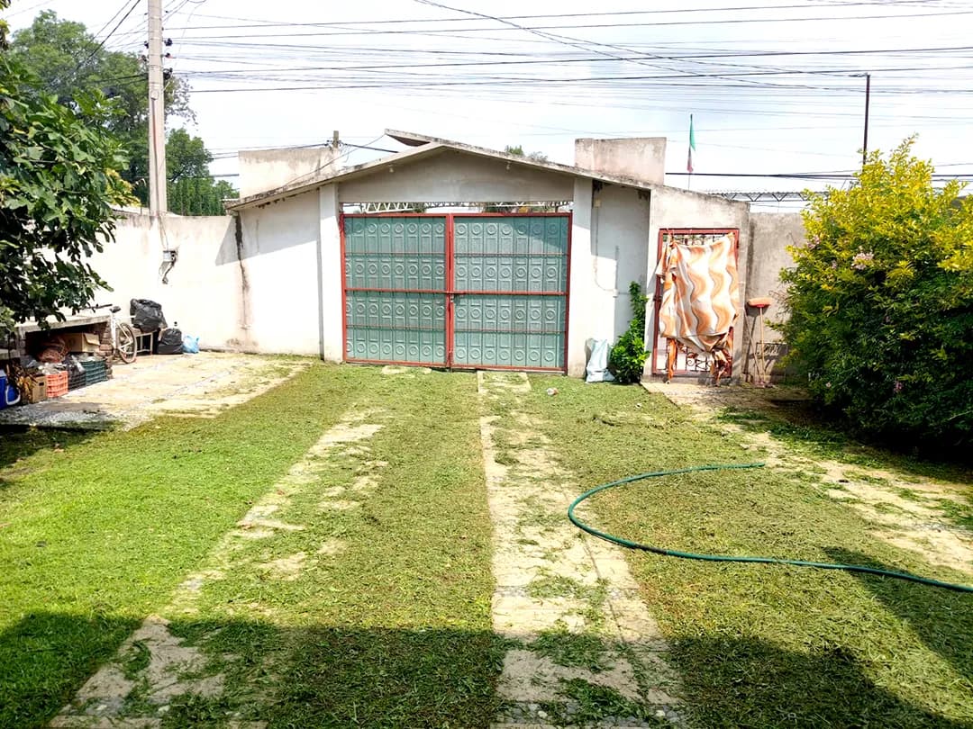 Amplísima casa de dos niveles — foto 3