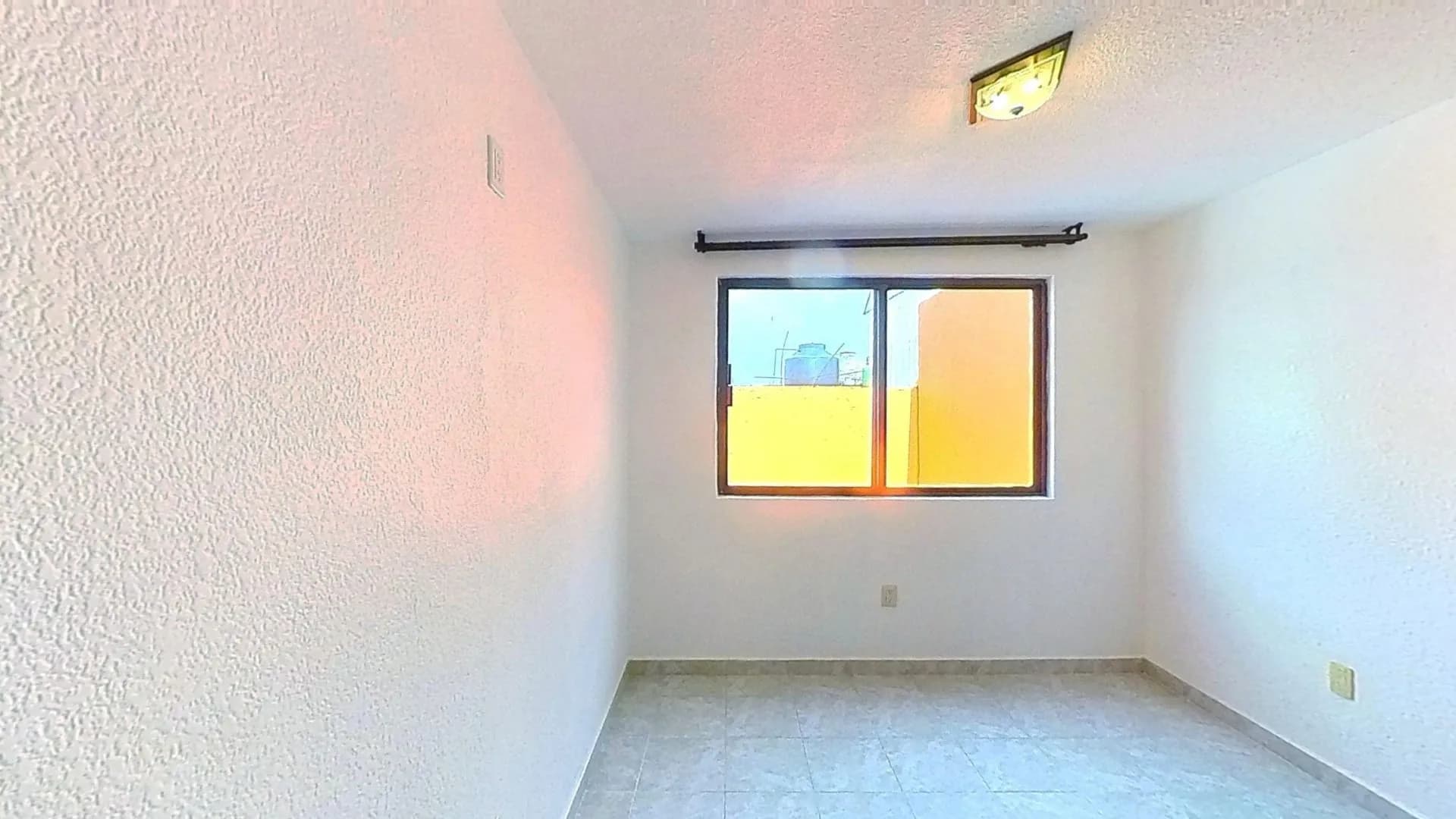 Amplia casa de 2 niveles en calle cerrada — foto 14