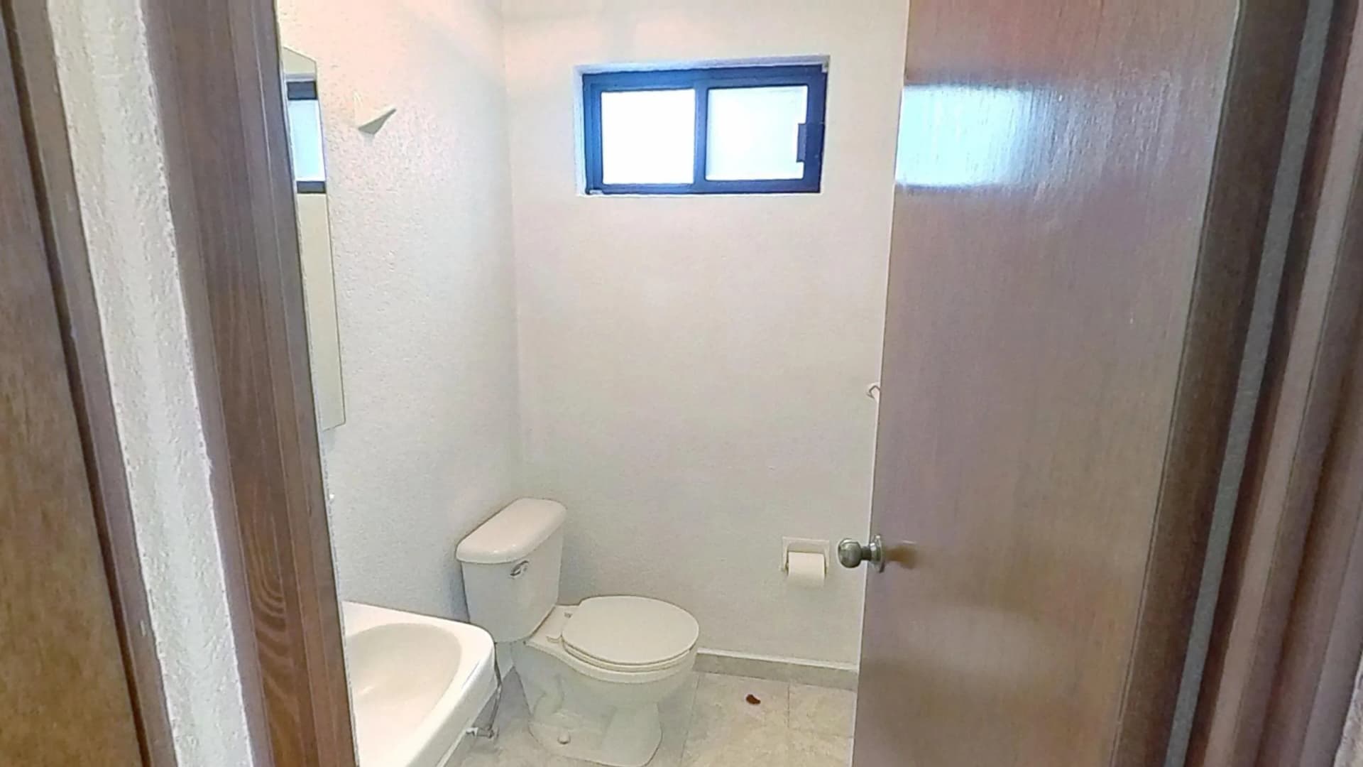 Amplia casa de 2 niveles en calle cerrada — foto 5