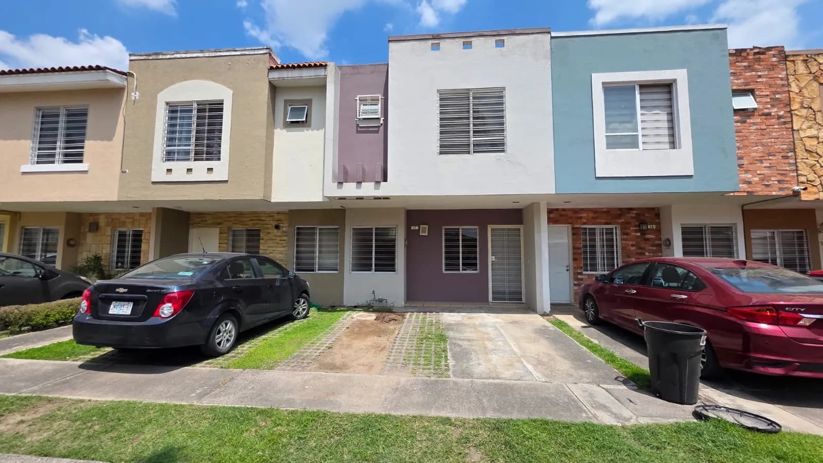 PARQUES DEL BOSQUE CASA EN RENTA — foto 1