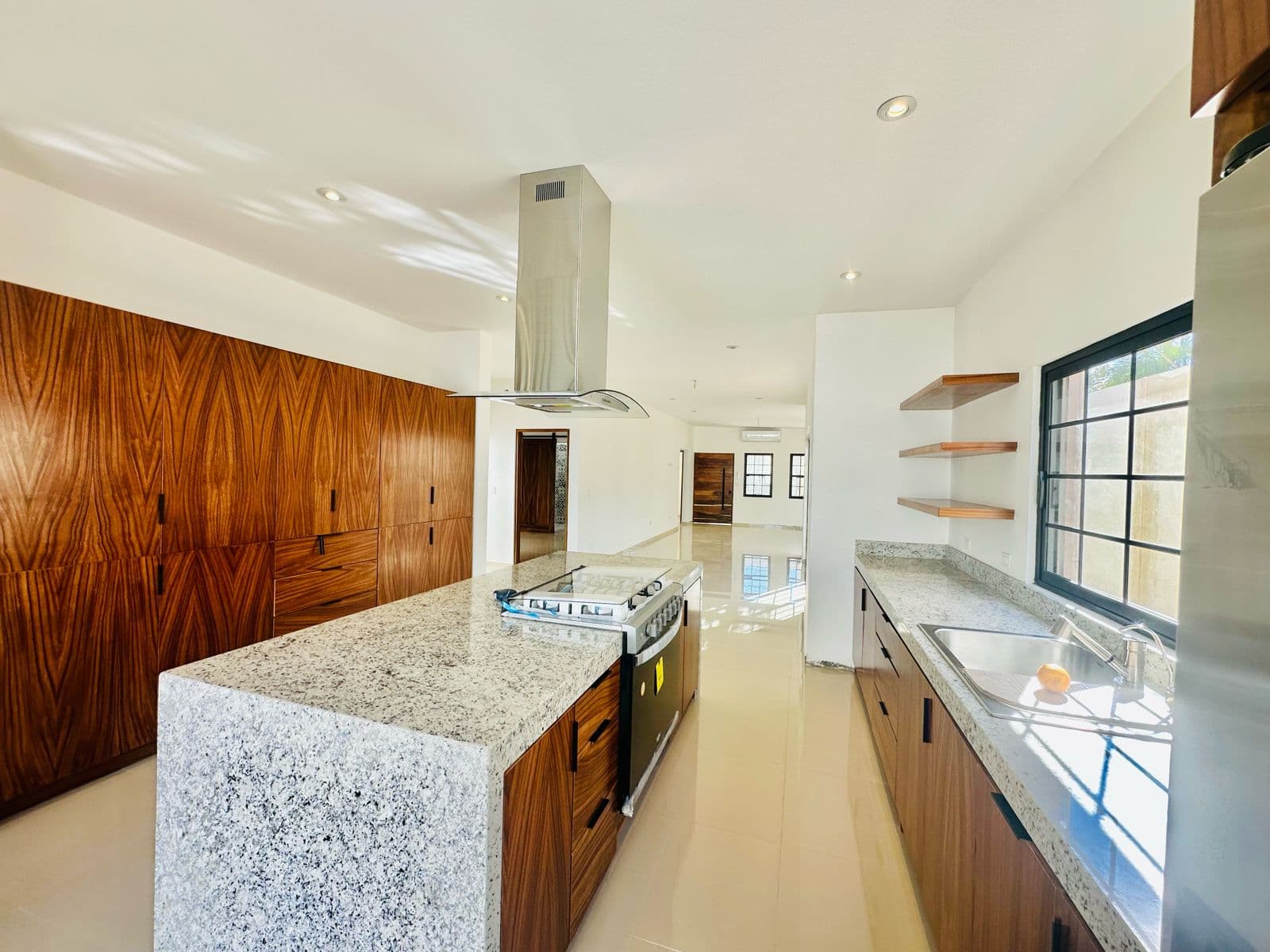 CASA EN VENTA EN LA PAZ, BCS, EL CENTENARIO — foto 1