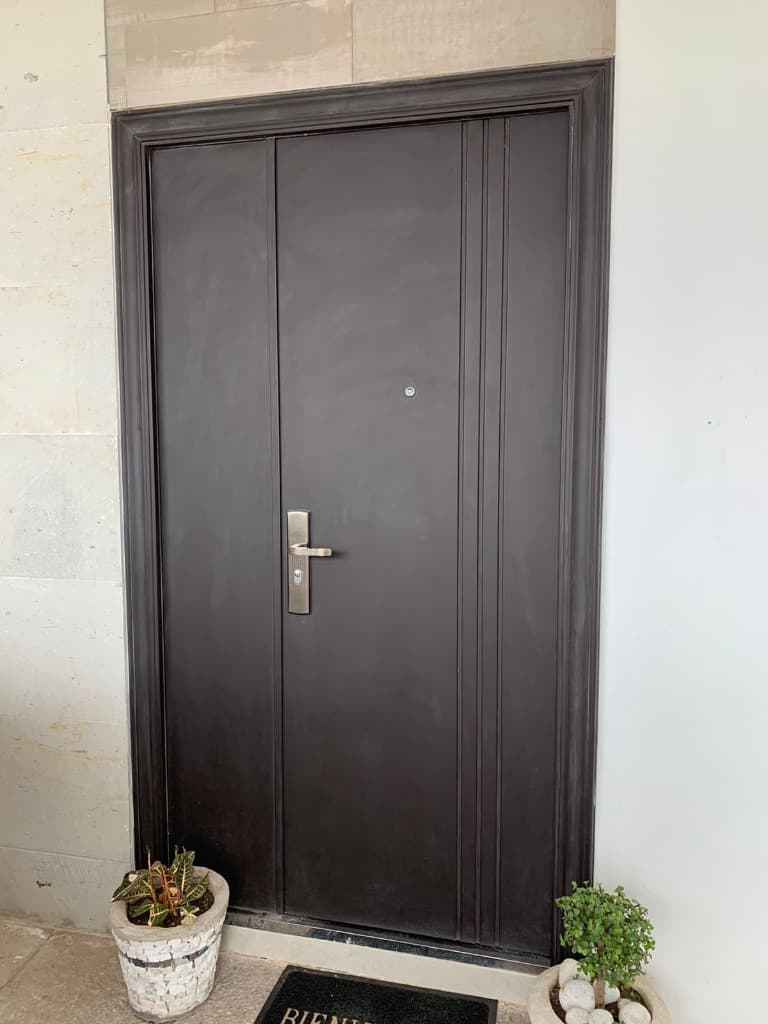 Casa semi amueblada de dos pisos con — foto 1