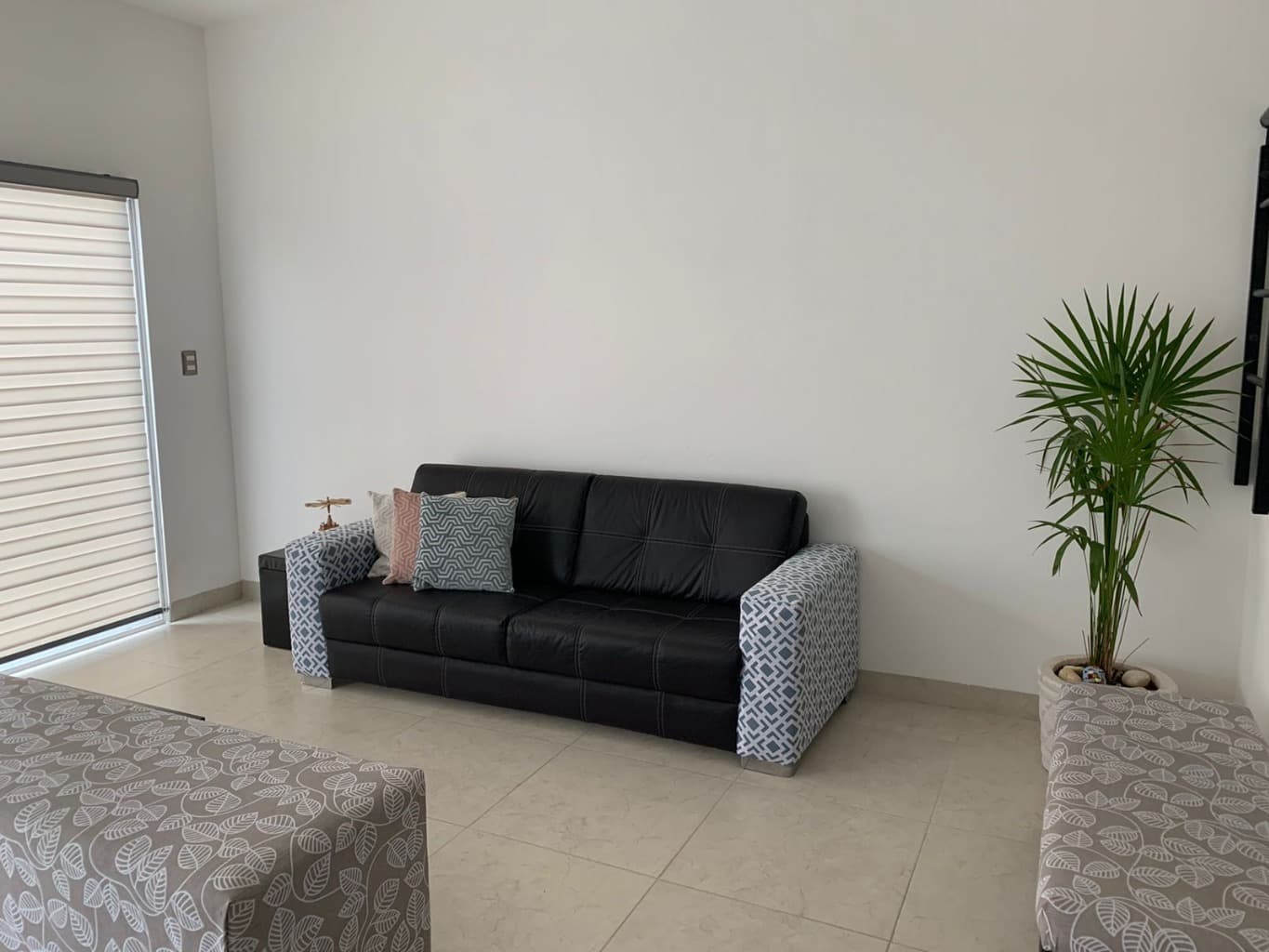Casa semi amueblada de dos pisos con — foto 5