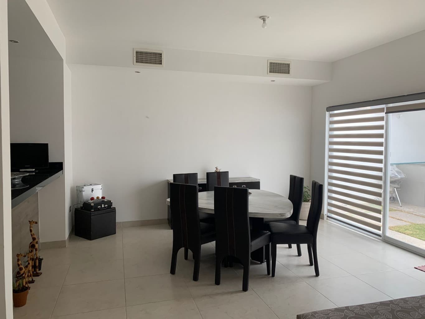 Casa semi amueblada de dos pisos con — foto 6