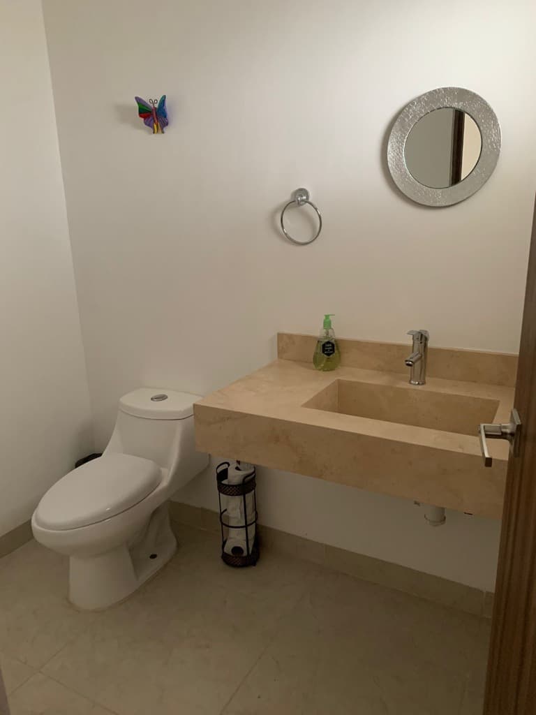 Casa semi amueblada de dos pisos con — foto 10