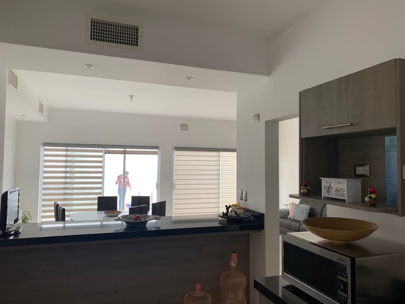 Casa semi amueblada de dos pisos con — foto 3