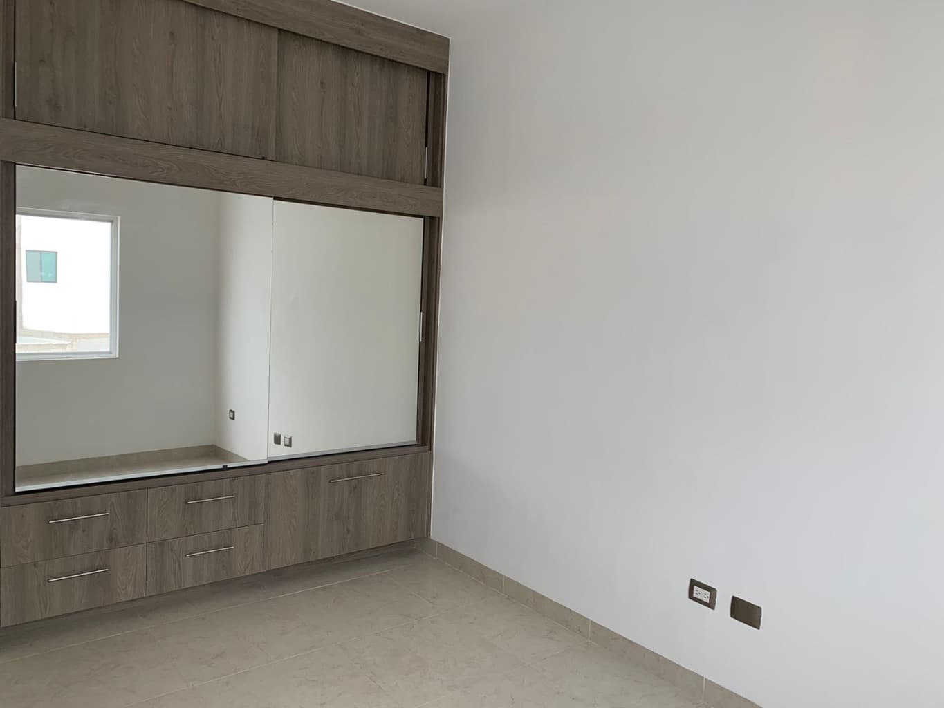 Casa semi amueblada de dos pisos con — foto 12