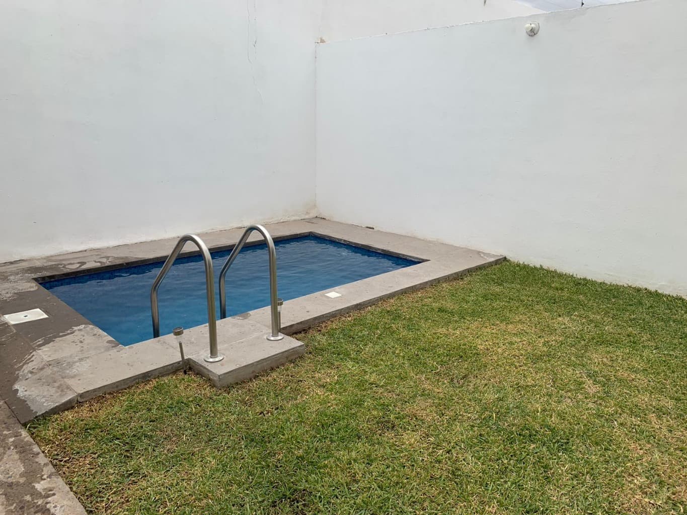 Casa semi amueblada de dos pisos con — foto 13