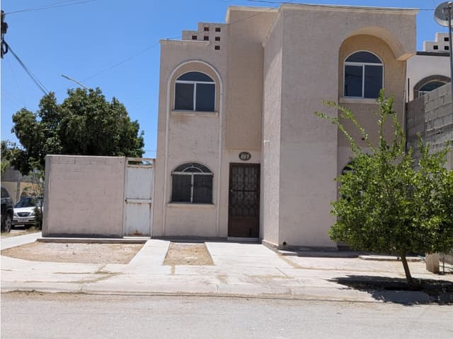 Casa Venta Joyas de Torreón en esquina con terreno excedente