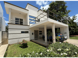 Casa con Alberca en Venta en Residencial Cumbres