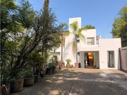 CASA EN VENTA CON VISTA AL LAGO