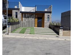 Casa en venta a 10 min. de la linea a San Ysidro