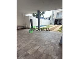 CASA CON ALBERCA EN RENTA