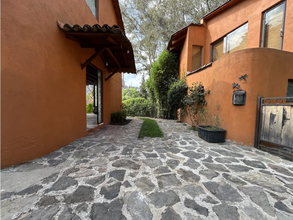 CASA EN VENTA I VALLE DE BRAVO I VISTA A LA PEÑA — foto 1