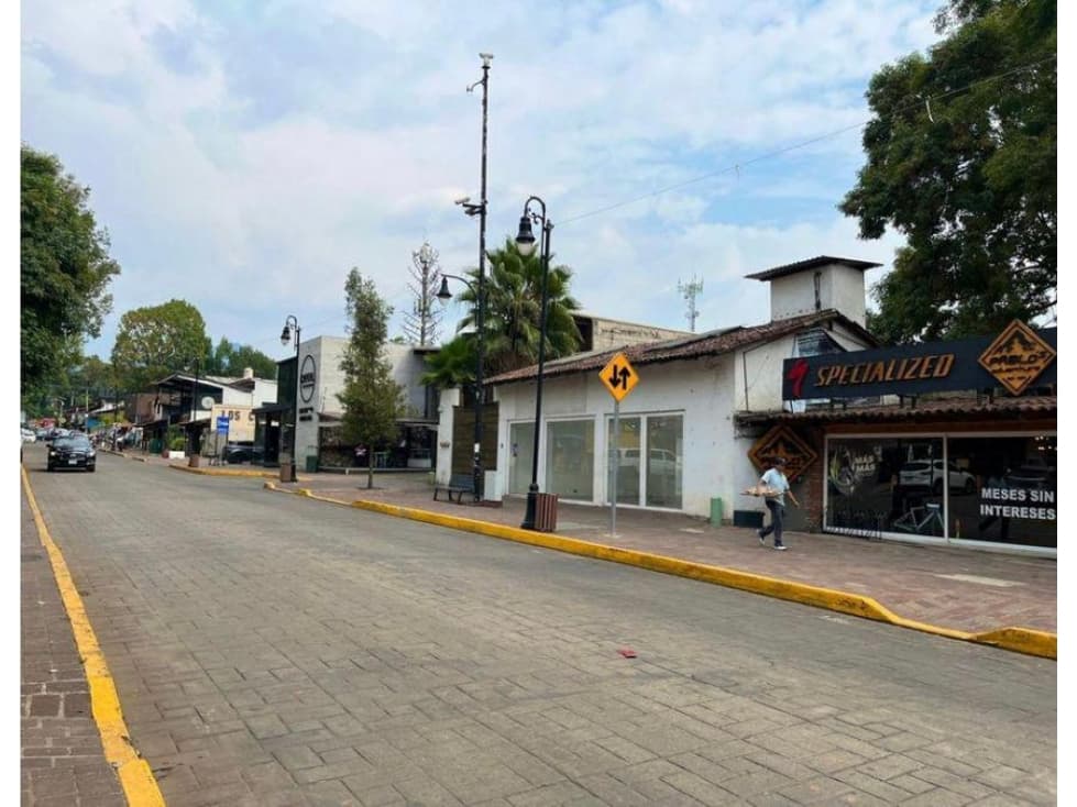 PROPIEDAD COMERCIAL | 1,500 m2 | AVANDARO CENTRO | VALLE DE BRAVO — foto 1