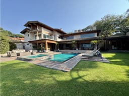 CASA CON VISTA Y ACCESO AL LAGO | JARDIN | ALBERCA | VALLE DE BRAVO