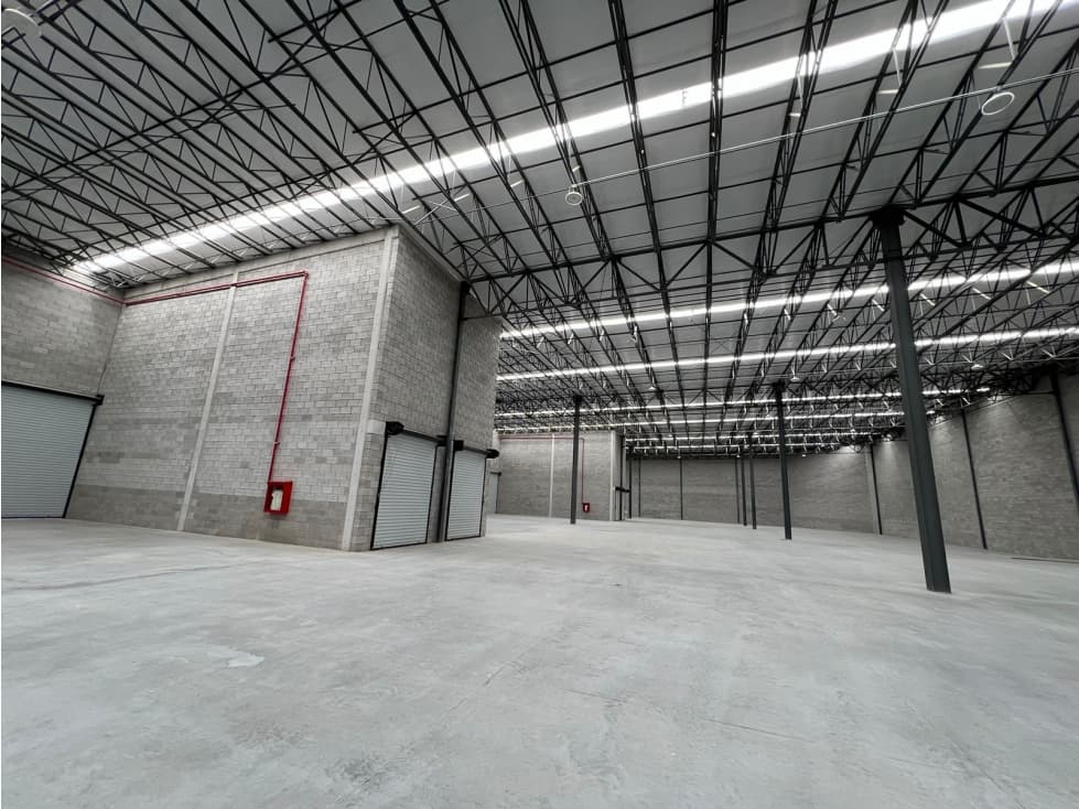 BODEGA EN RENTA DE 3000 M2 EN ZONA KM 20 CON ANDEN PROPIO — foto 1