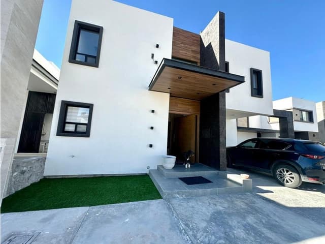 CASA EN RENTA EN NOVENTO RESIDENCIAL NO AMUEBLADA Y CON ALBERCA