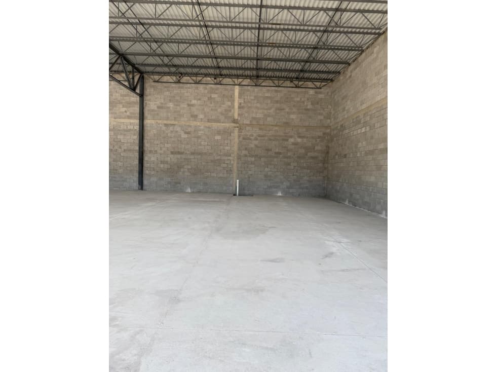 LOCAL EN RENTA DE 100 M2 EN LAS TORRES PARA SMALL SHOP — foto 4