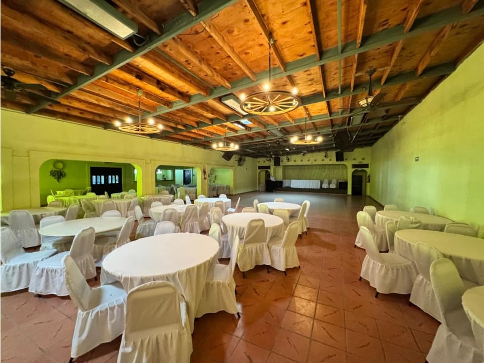 PROPIEDAD ESTILO SANTA FE CON DEPARTAMENTO Y SALON DE EVENTOS — foto 3