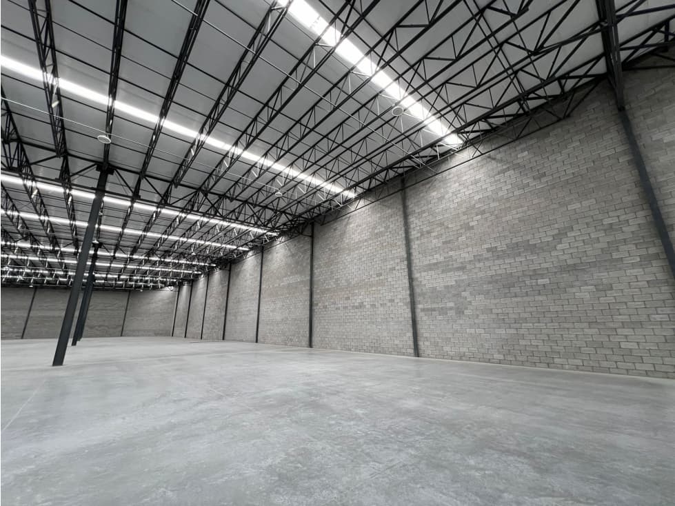 BODEGA EN RENTA DE 3000 M2 EN ZONA KM 20 CON ANDEN PROPIO — foto 2