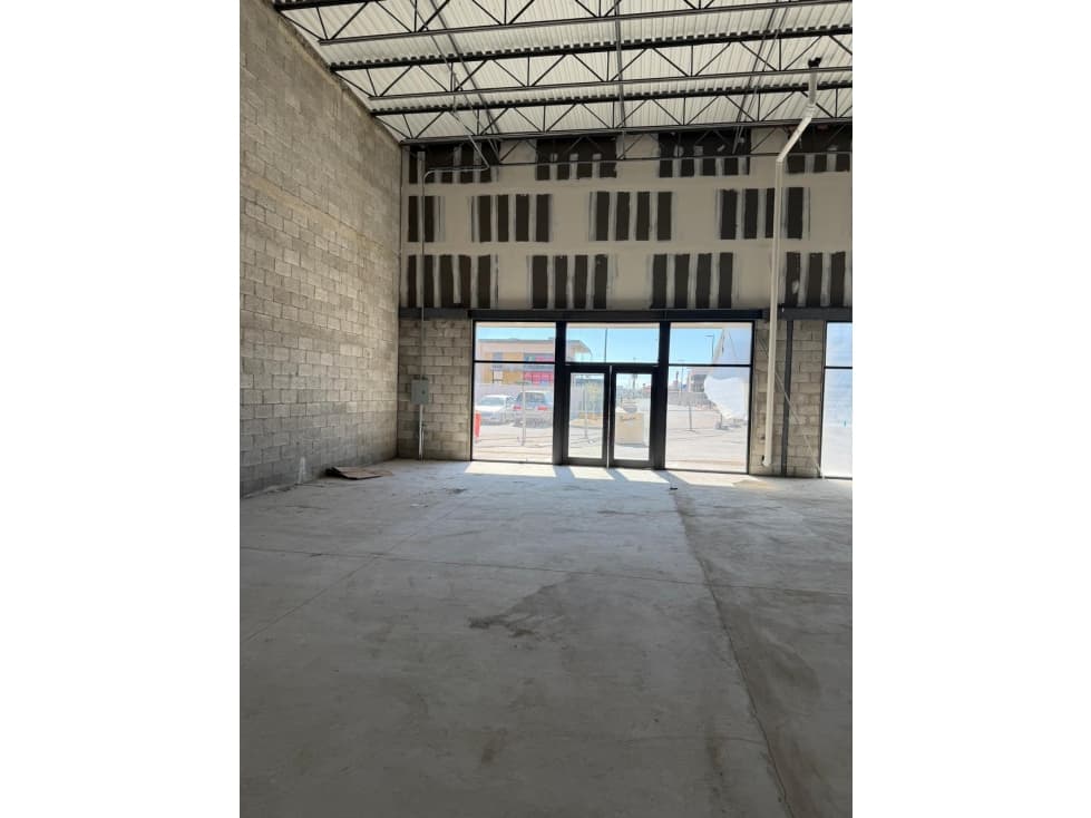 LOCAL EN RENTA DE 100 M2 EN LAS TORRES PARA SMALL SHOP — foto 2