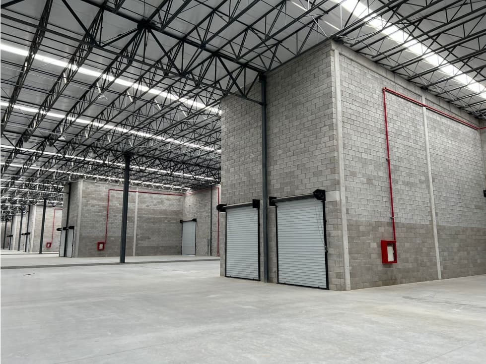 BODEGA EN RENTA DE 3000 M2 EN ZONA KM 20 CON ANDEN PROPIO — foto 3