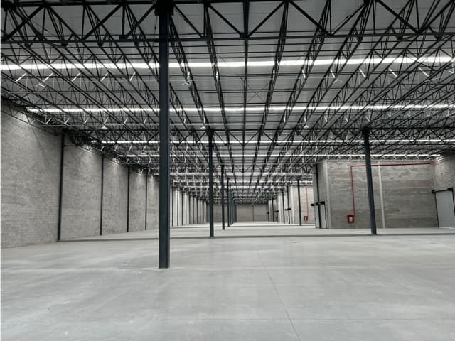 BODEGA EN RENTA DE 611 M2 EN ZONA KM 20 CON ANDEN PROPIO