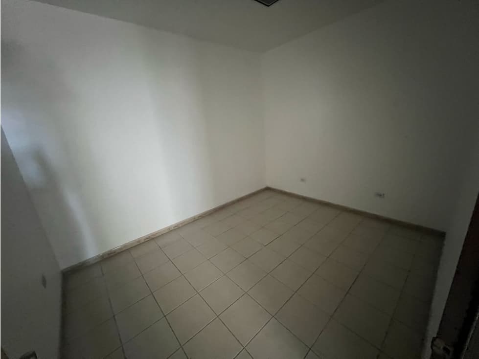 EDIFICIO EN RENTA DE 680 M2 ZONA OSCAR FLORES CON ESTACIONAMIENTO — foto 4