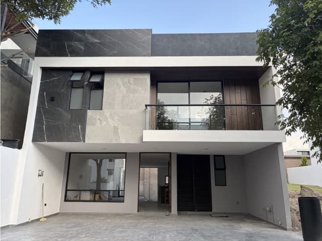 CASA EN VENTA EN LOMAS DE ANGELOPOLIS