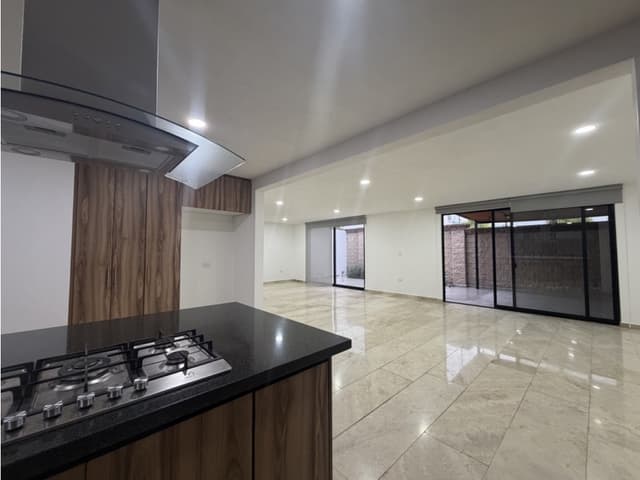 RENTA DE CASA EN LOMAS DE ANGELOPOLIS