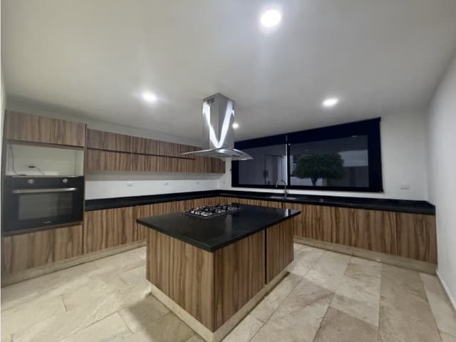 CASA EN RENTA EN LOMAS DE ANGELOPOLIS