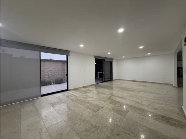 RENTA DE AMPLIA CASA EN LOMAS DE ANGELOPOLIS