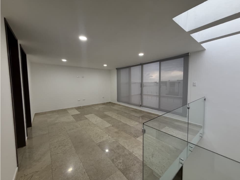 RENTA DE CASA EN LOMAS DE ANGELOPOLIS — foto 3
