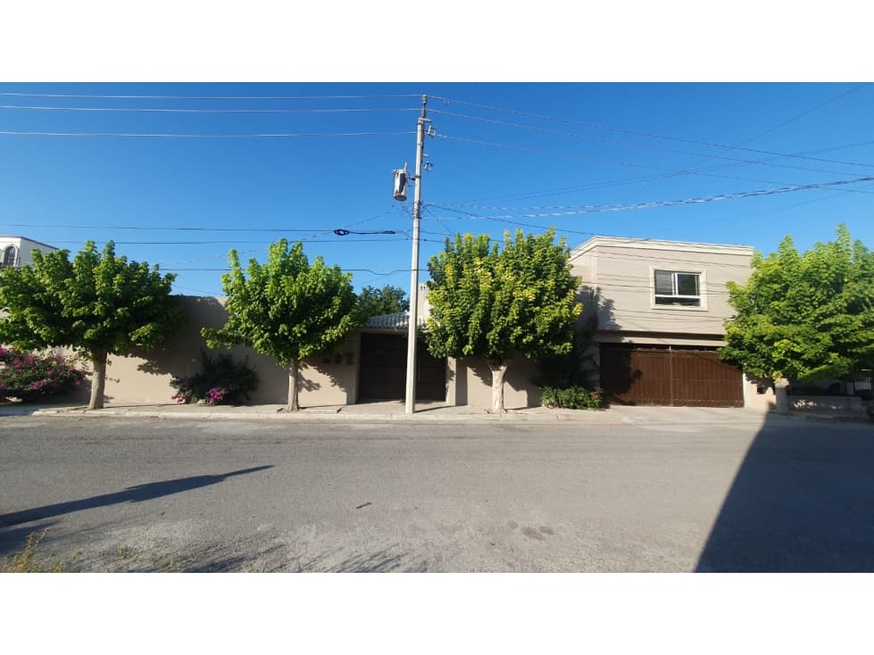 CASA EN VENTA CON ALBERCA AL NORTE DE SALTILLO — foto 2