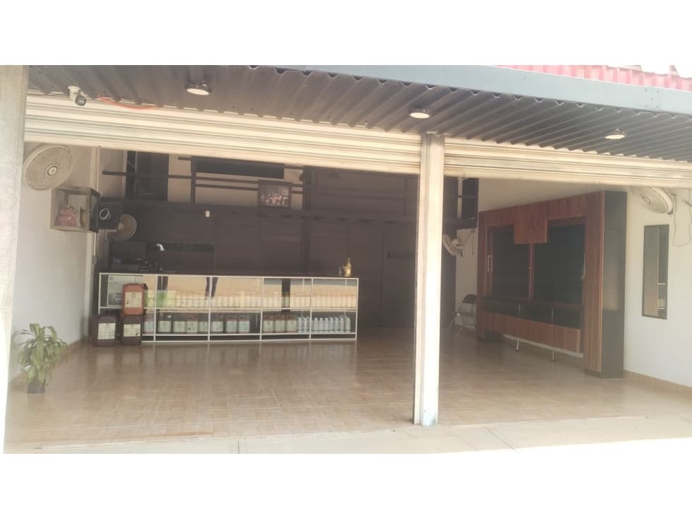 LOCAL COMERCIAL A PIE DE CARRETERA EN RENTA — foto 2