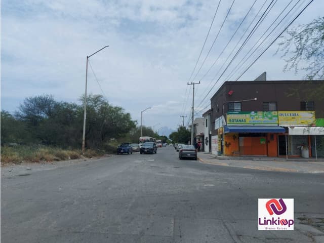 Local comercial en segunda planta por av. Antiguos Ejidatarios NL