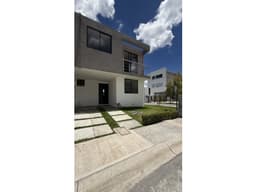 CASA EN VENTA DE 4 RECÁMARAS, FRACC. SAN LUIS III