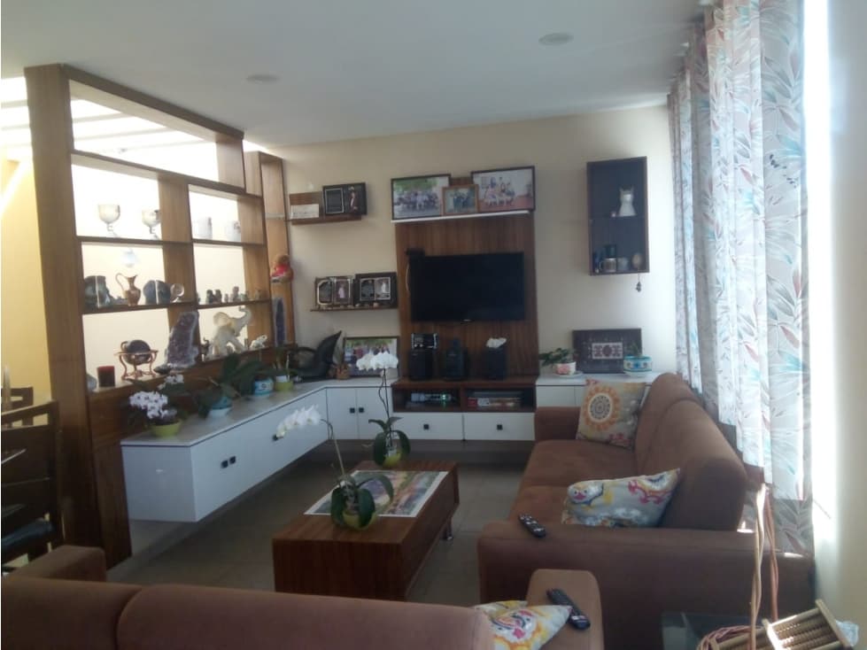 HERMOSA CASA EN REAL UNIVERSIDAD — foto 5
