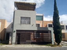 HERMOSA CASA EN REAL UNIVERSIDAD