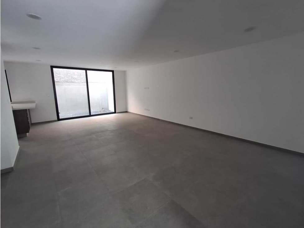 Casa en venta en El Refugio, Estudio o 4ta Recámara, 4.5 Baños, Roof !!! — foto 4