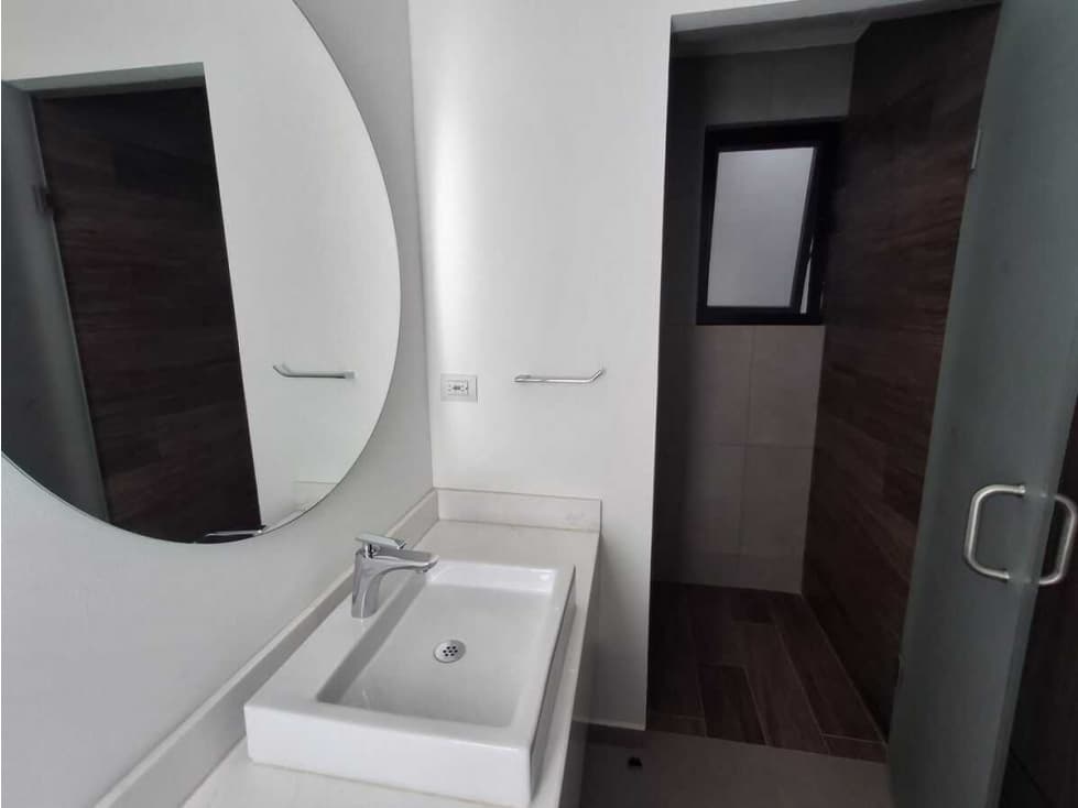 Casa en venta en El Refugio, Estudio o 4ta Recámara, 4.5 Baños, Roof !!! — foto 5