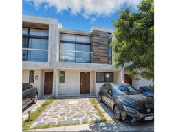 Casa en Venta, Entre El Refugio y Zibatá, 3 Recámaras, 3.5 Baños, Roof Garden